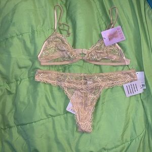 Brand new savage fenty set.